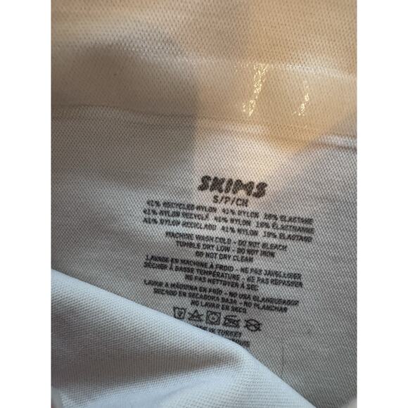 Skims Nude Thongs 2 Pairs size small NEW - Picture 6 of 12